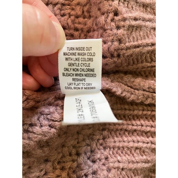 Oak & Trellis cable and loose knit v-neck sweater - Picture 5 of 8